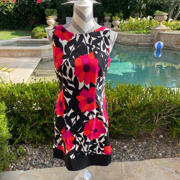 AGB-dress in sz 10P.. perfect condition.flattering - Picture 3 of 7